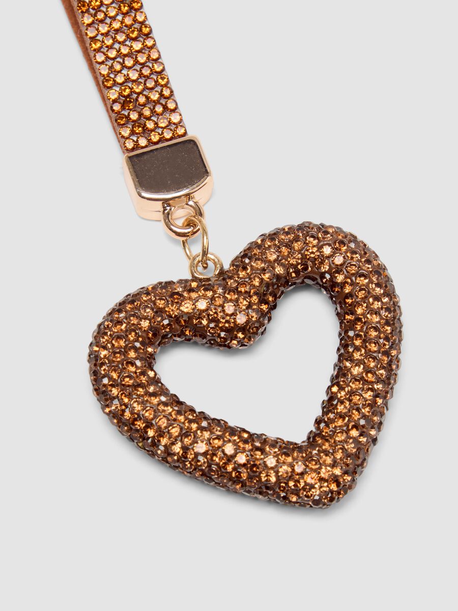 Portachiavi marrone con cuore decorato_1