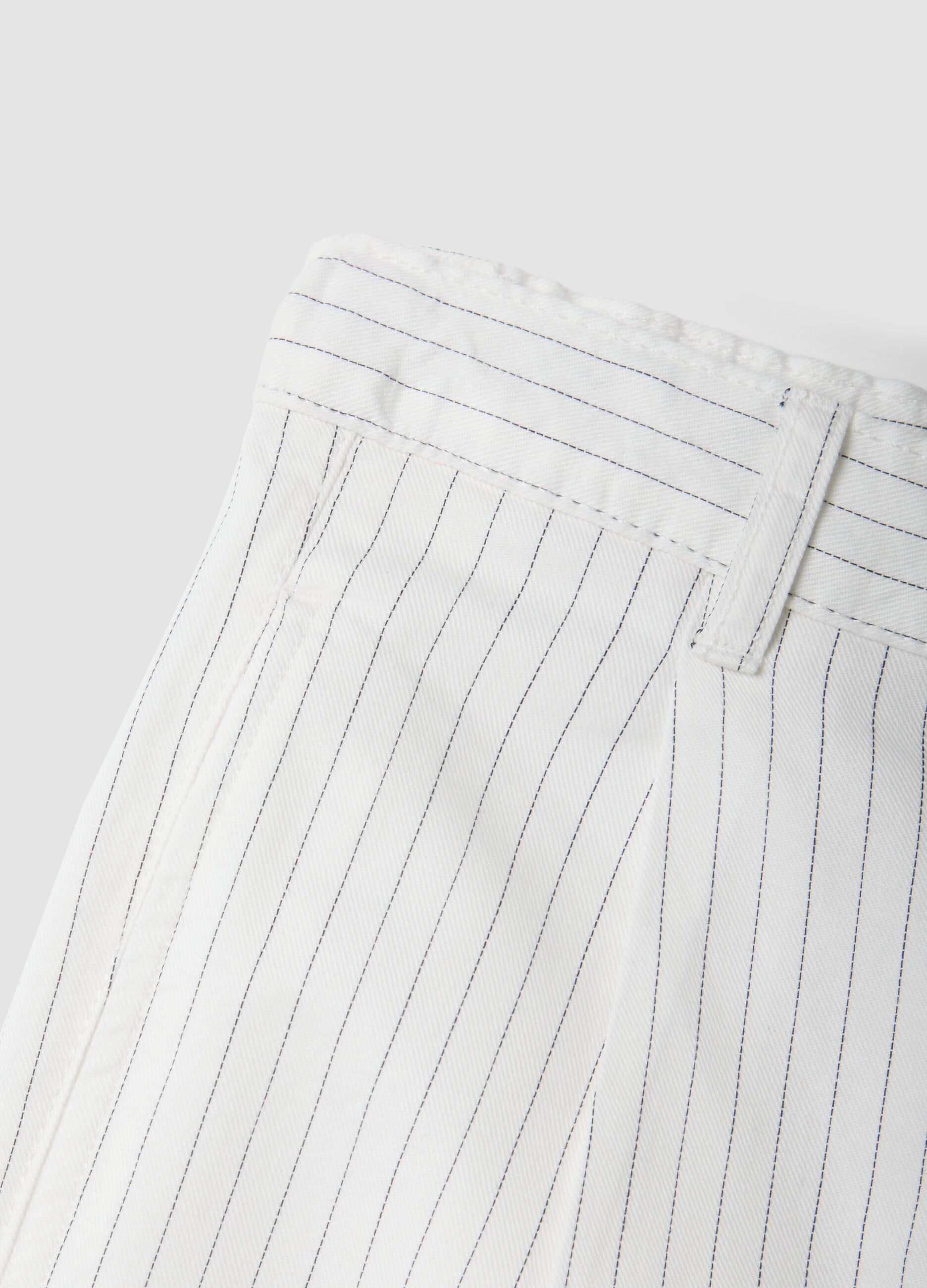 Shorts bianchi a righe in puro cotone da bambino regular fit