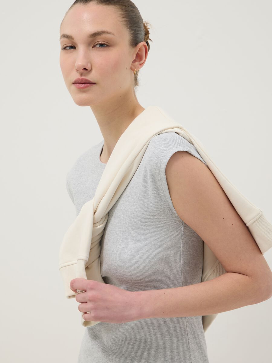 Grey sleeveless fitted dress in stretch cotton_3