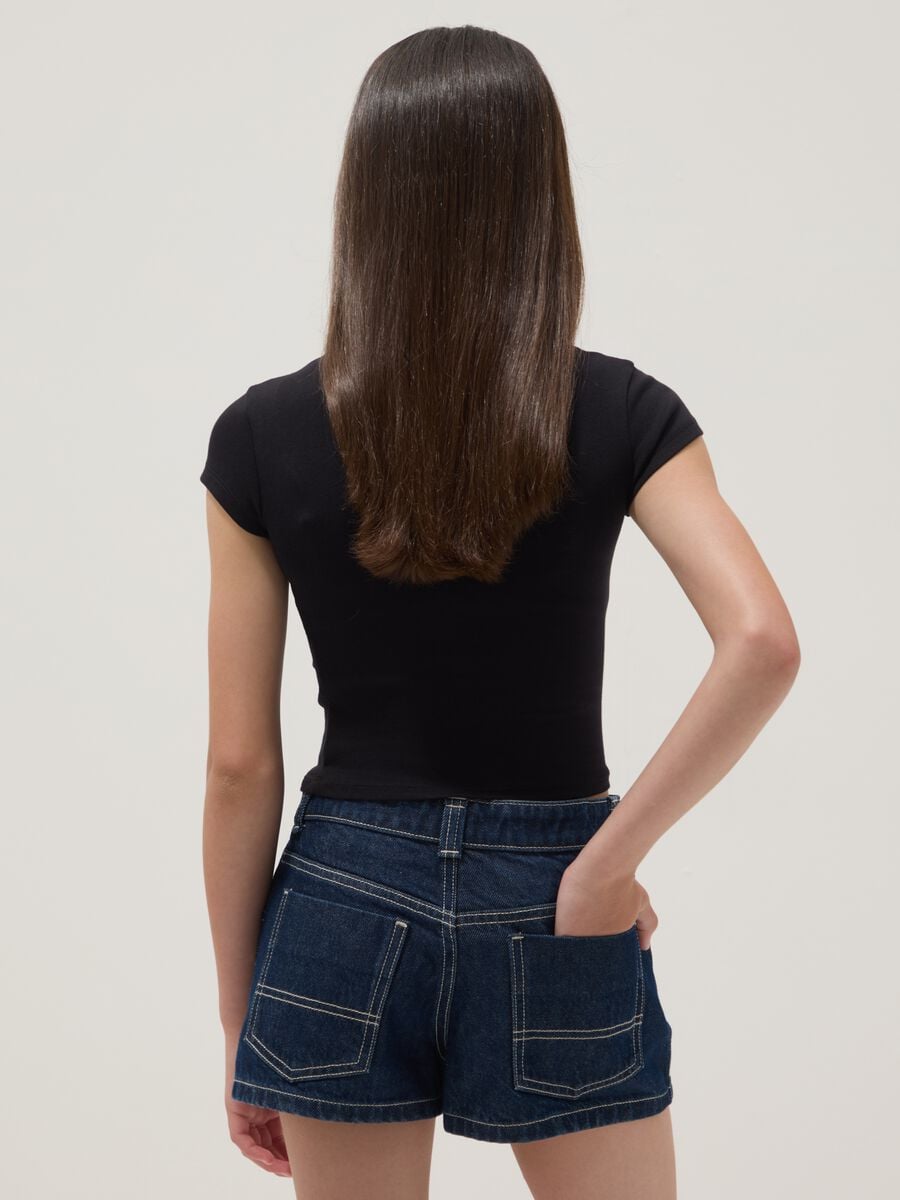 T-shirt fitted in cotone elasticizzato nera da ragazza_1