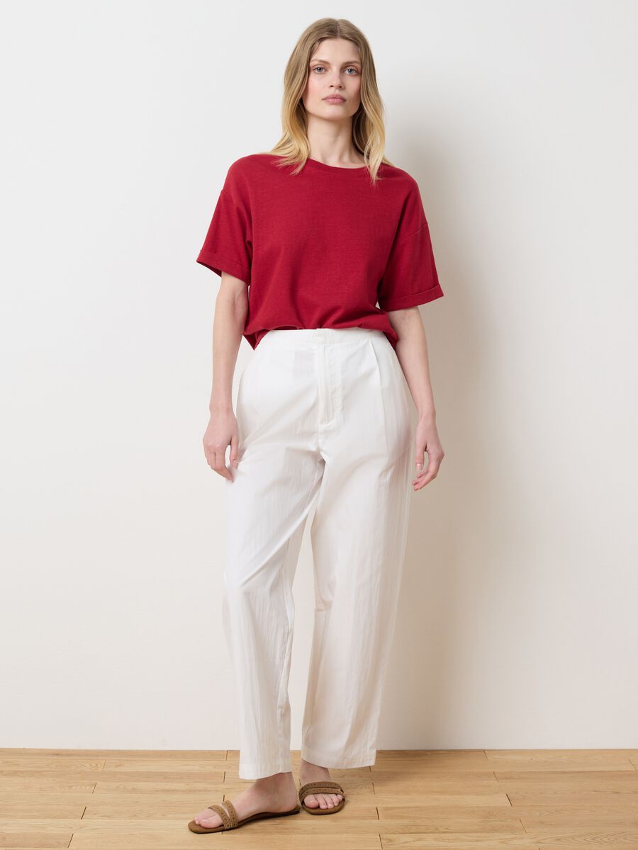 White carrot-fit trousers with darts_0