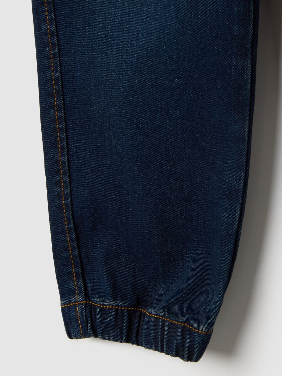 Blue cotton blend relaxed fit jogger jeans for boys_3