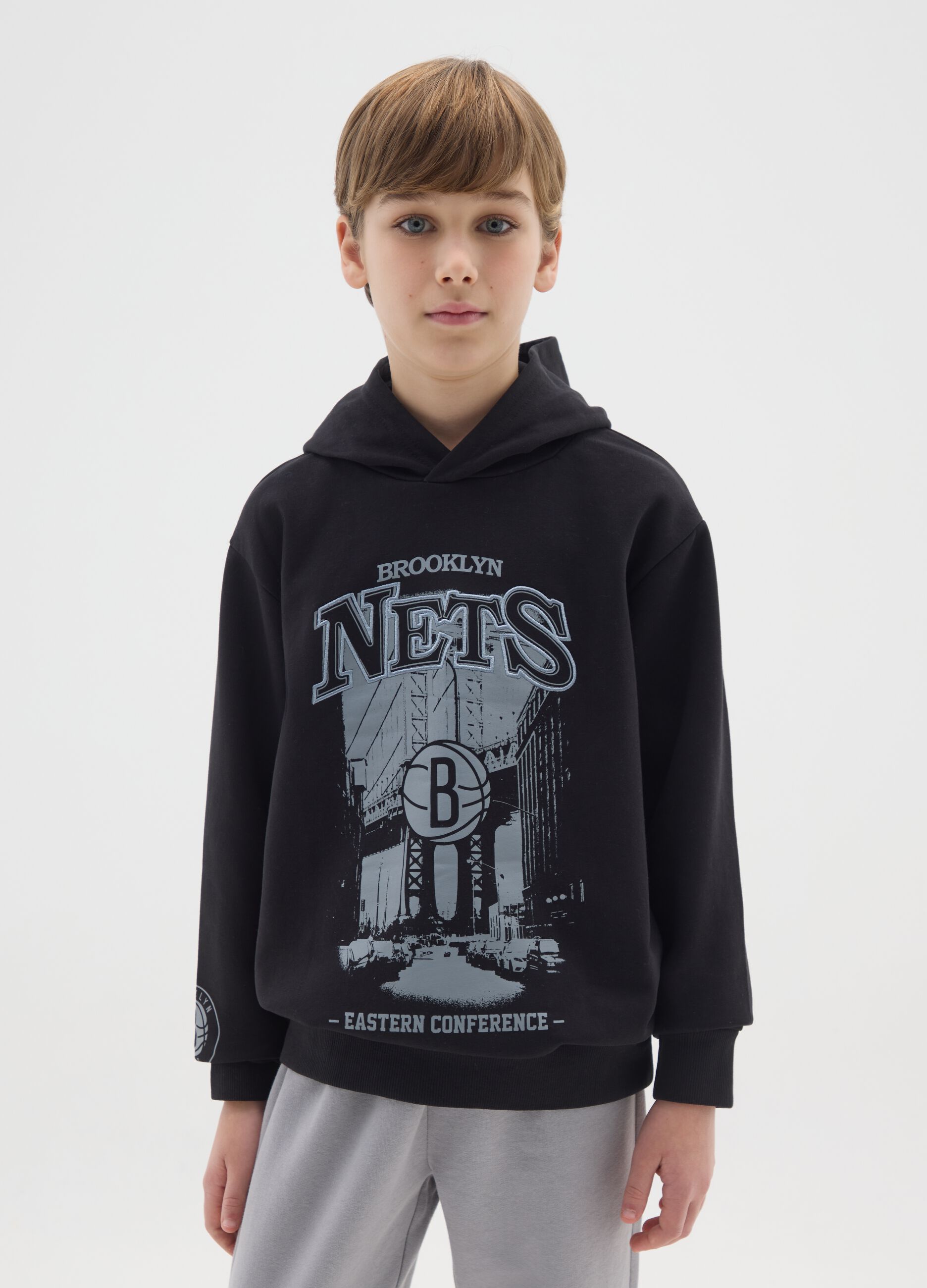 Black regular fit cotton blend boys' hoodie