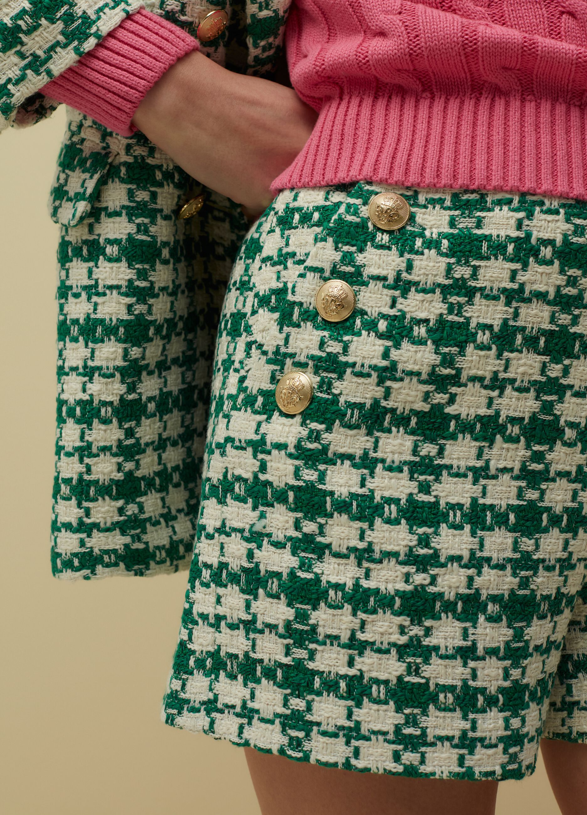 Shorts effetto tweed con bottoni dorati_1