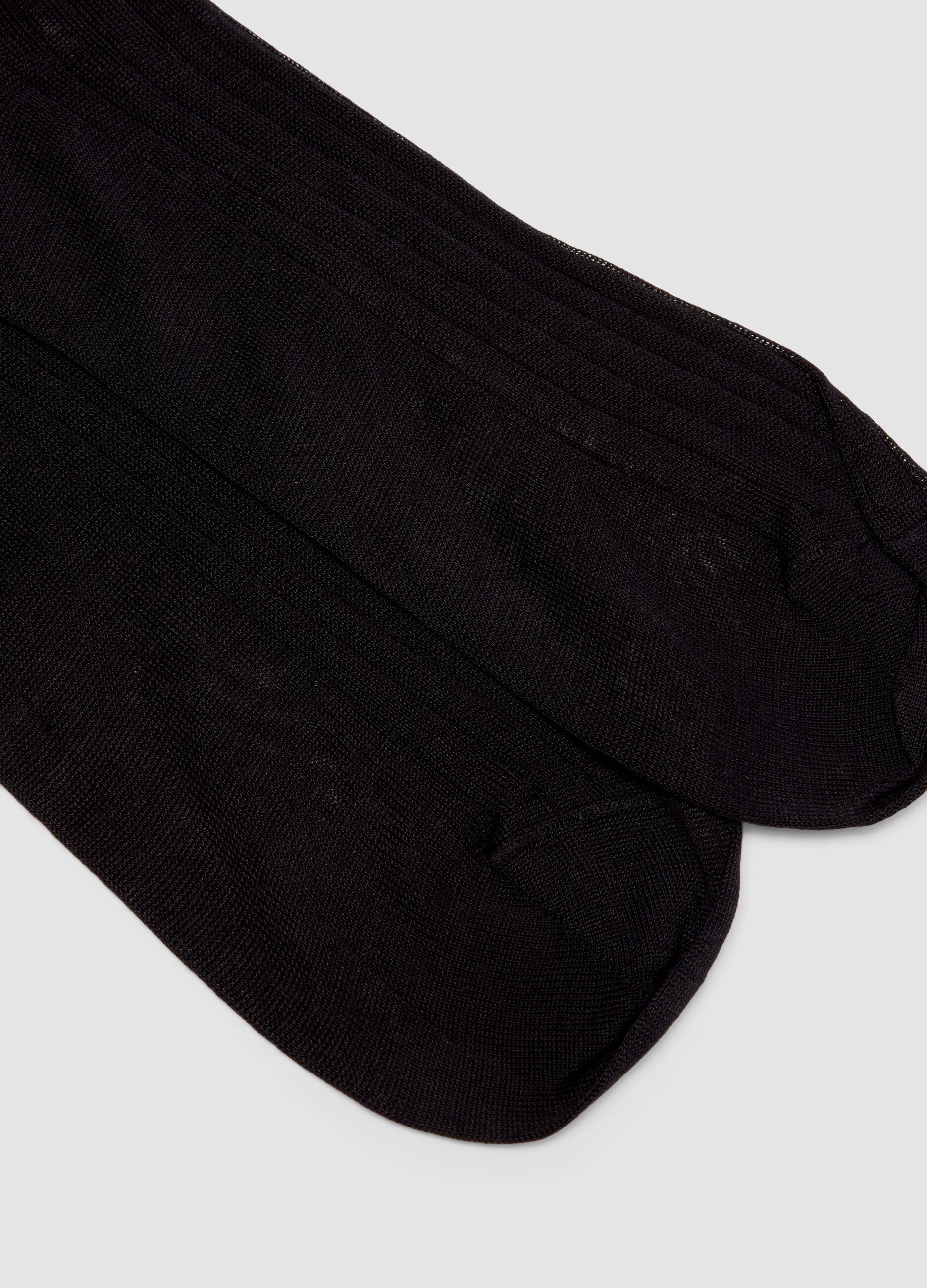 Black ribbed mid-calf socks in pure cotton