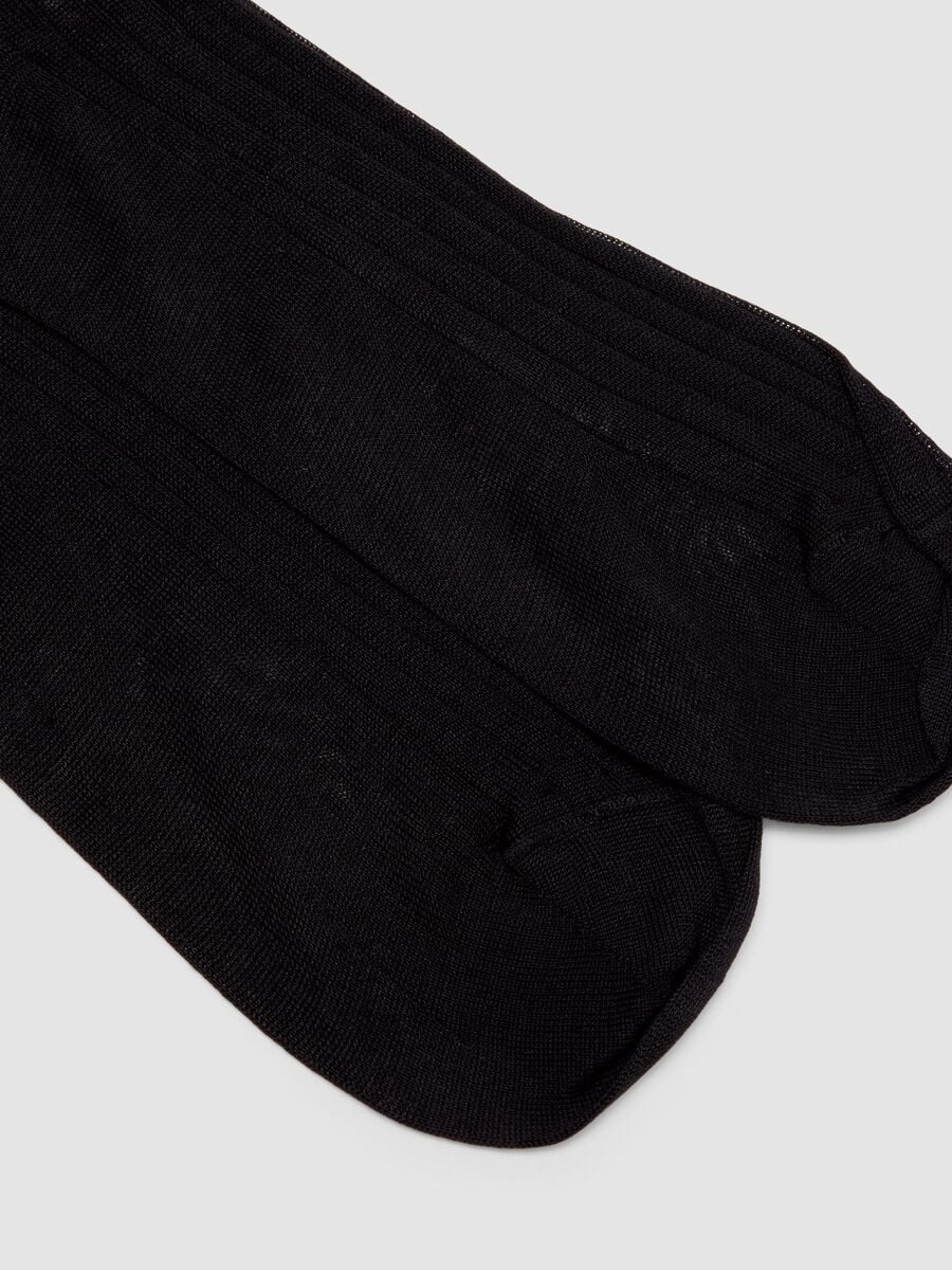 Black ribbed mid-calf socks in pure cotton_2
