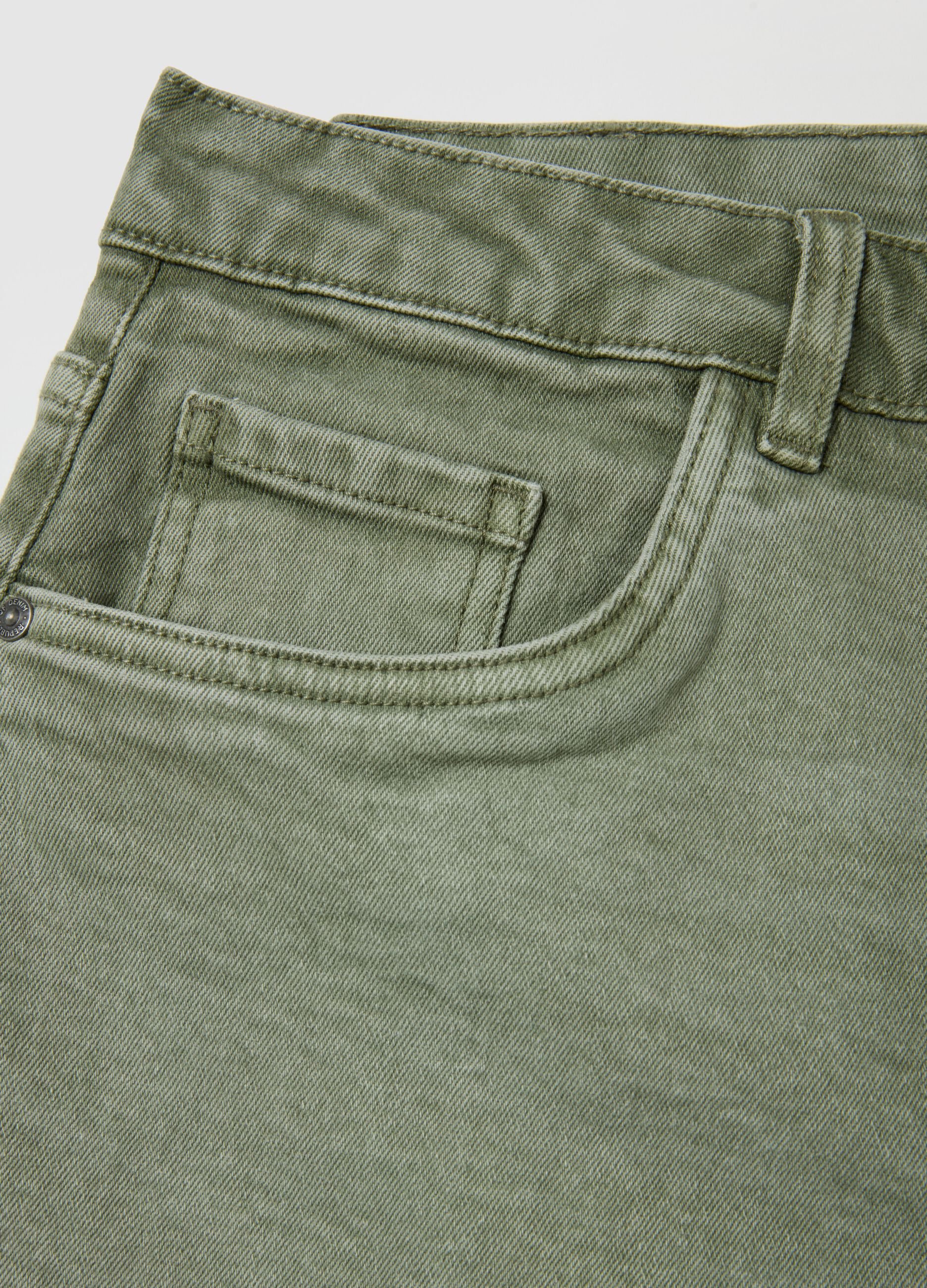 Bermuda da uomo in denim verde regular fit
