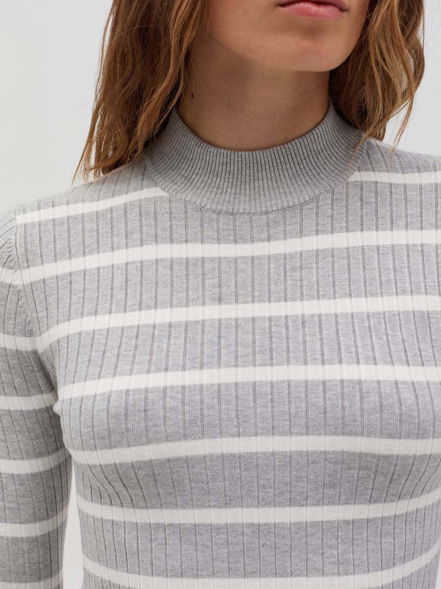 Flat ribbed top with striped pattern_3