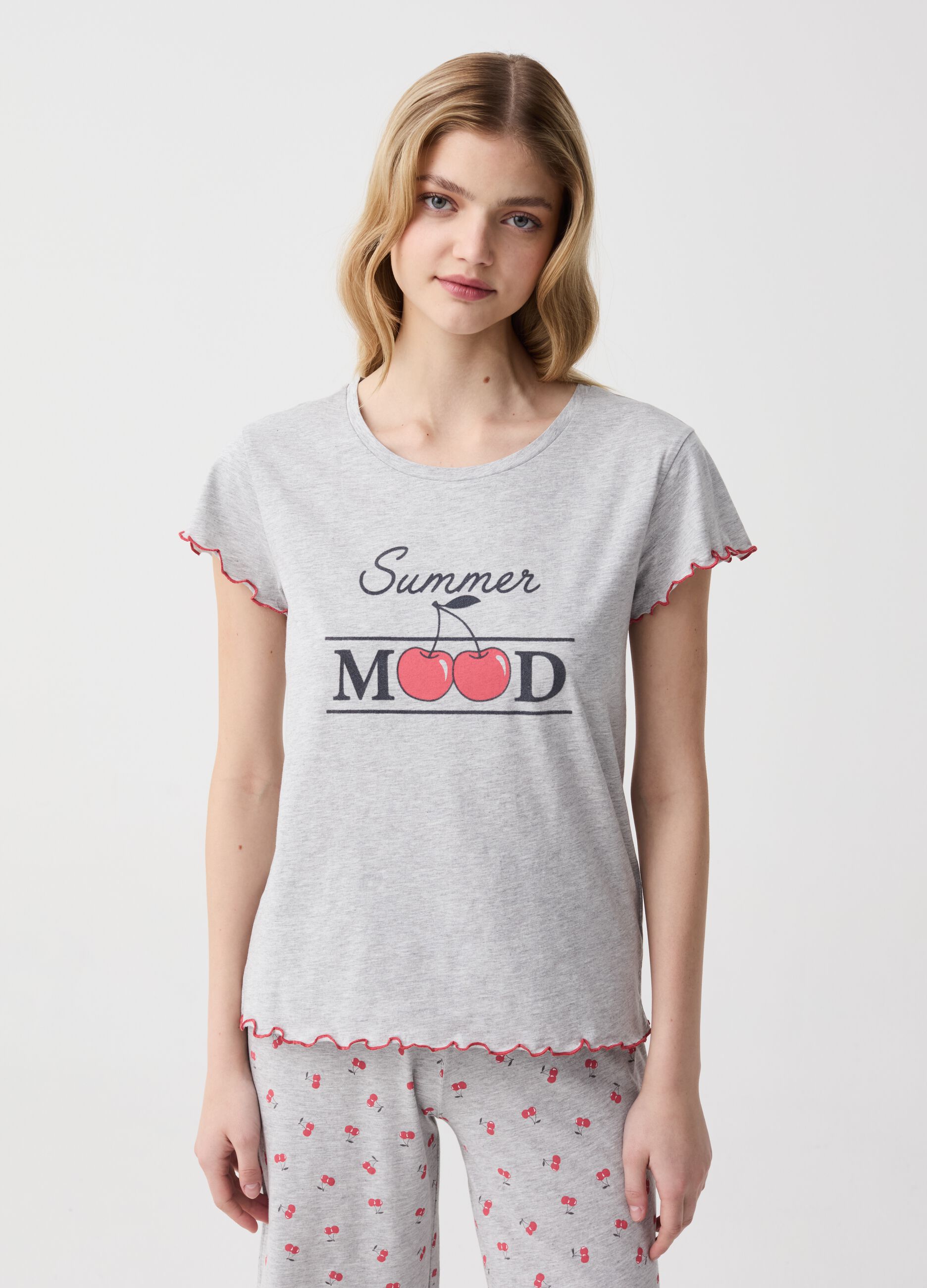 Pyjama top with wavy edging and cherries print