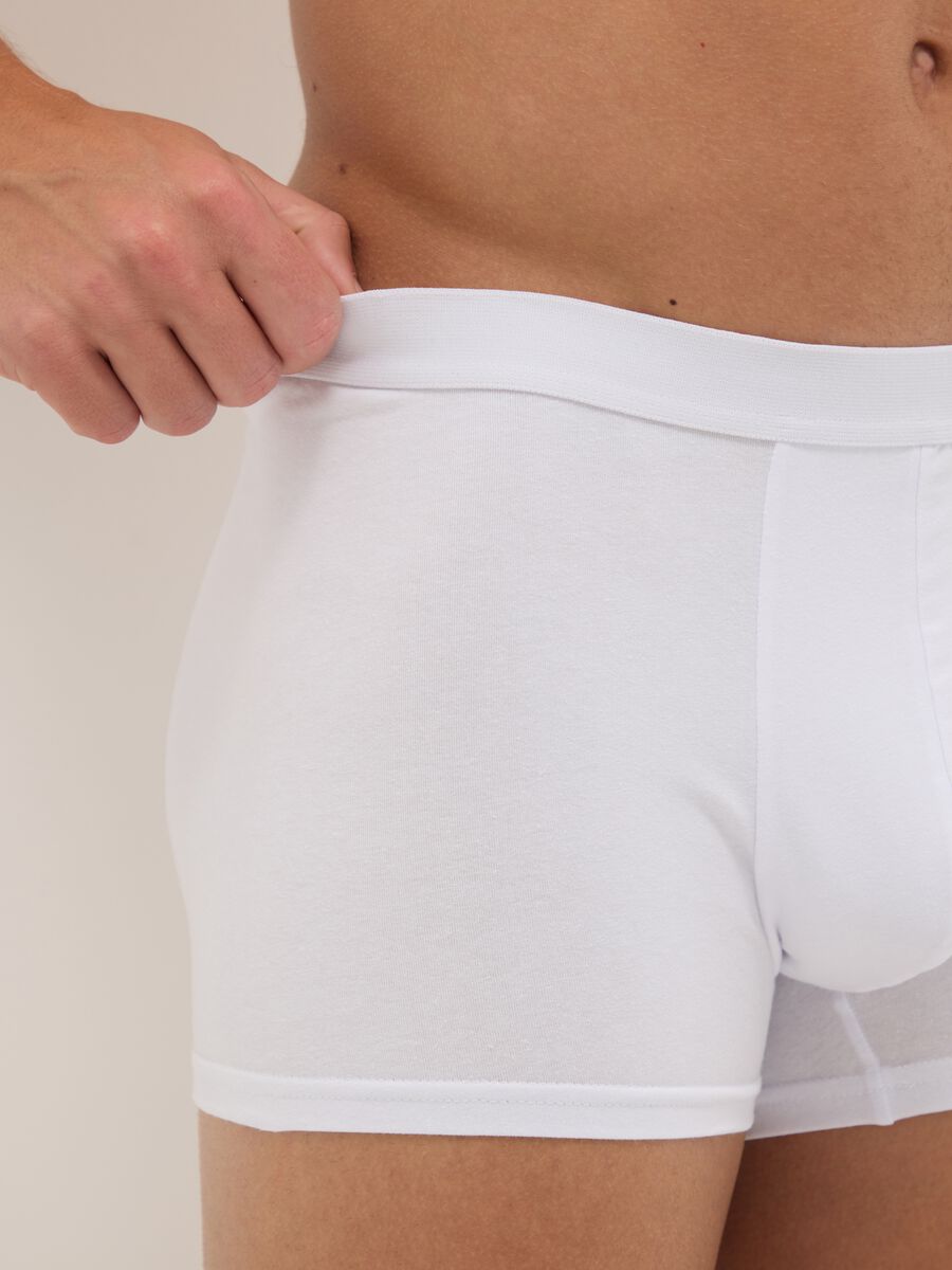 Multipack of White Stretch Cotton Regular Fit Boxers_3
