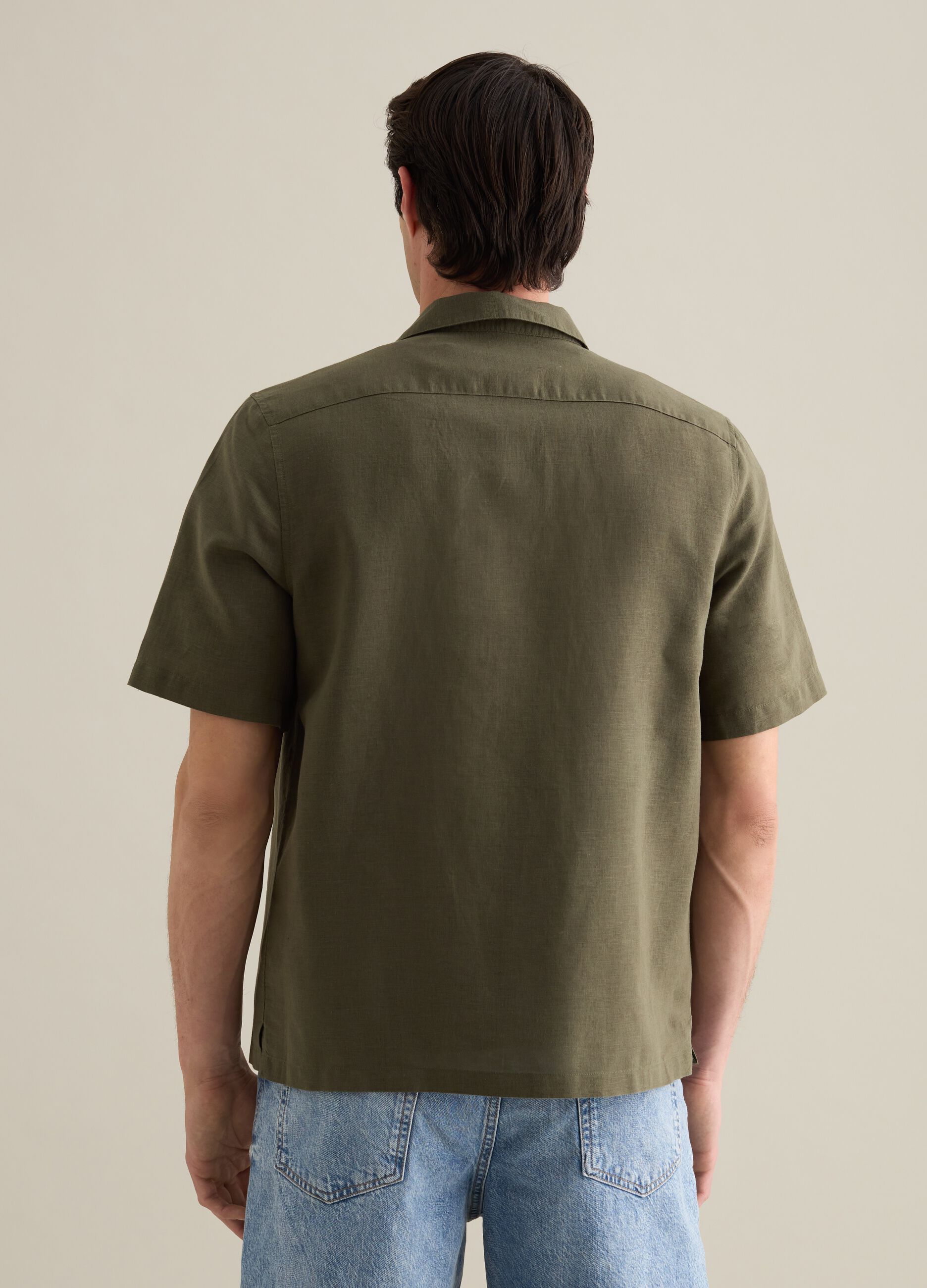 Camicia da uomo in lino e cotone verde regular fit con colletto bowling