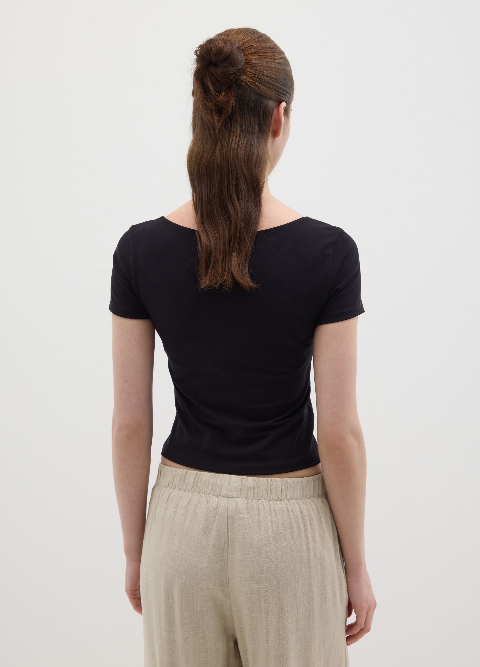 Women's’ black slim-fit T-shirt in stretch cotton