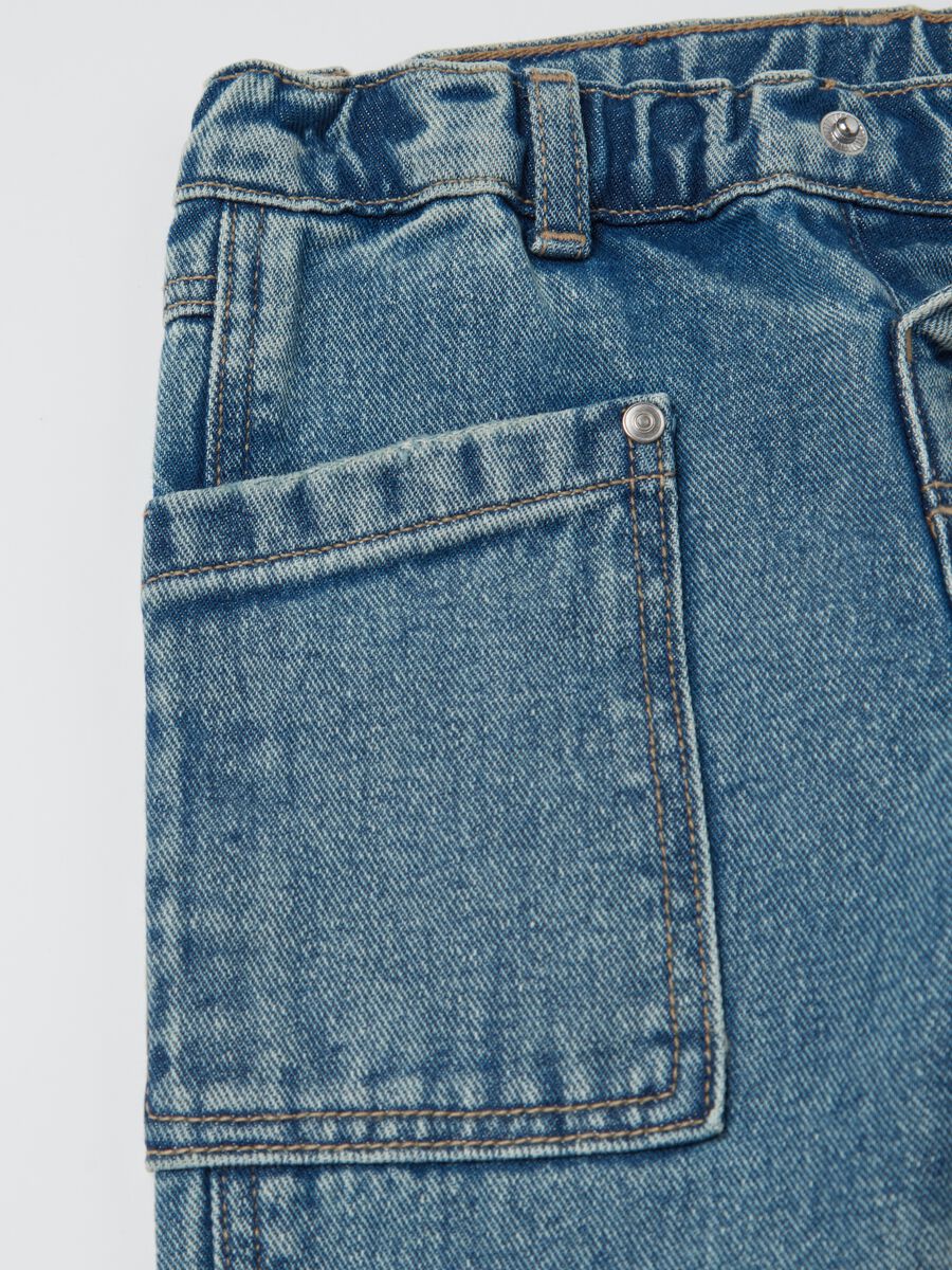 Jeans in cotone con abrasioni_3