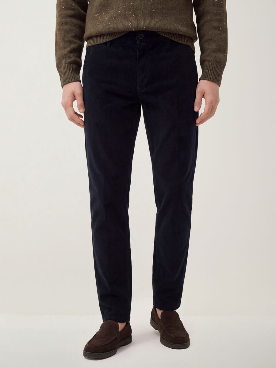 Pantaloni chino blu in cotone elasticizzato regular fit a costine_1