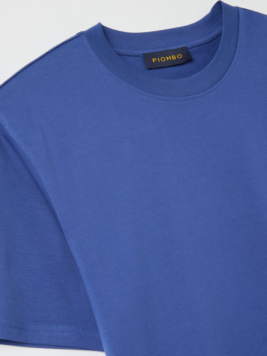 Plain cotton T-shirt with round neck._5