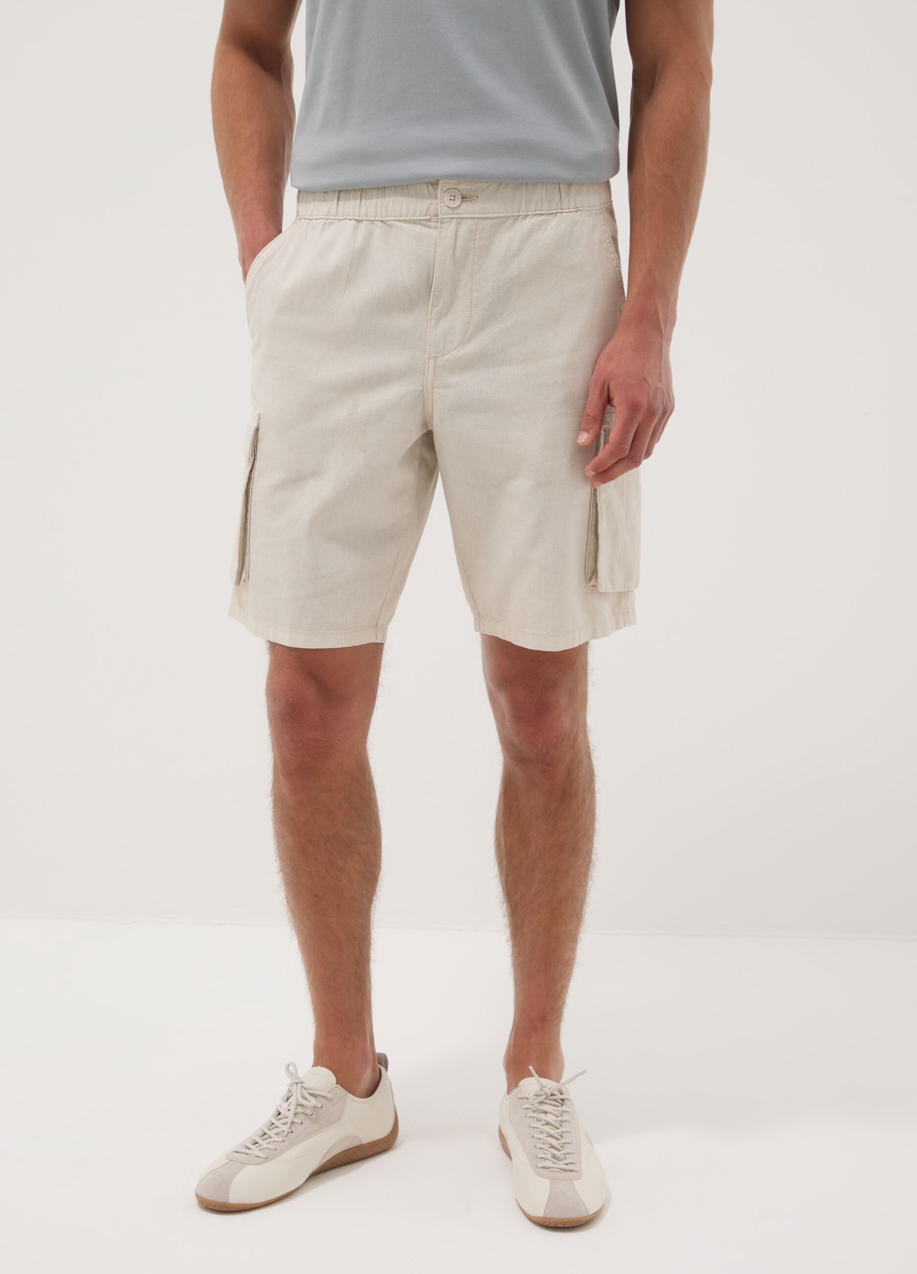 Beige cargo bermuda shorts in a linen and cotton blend