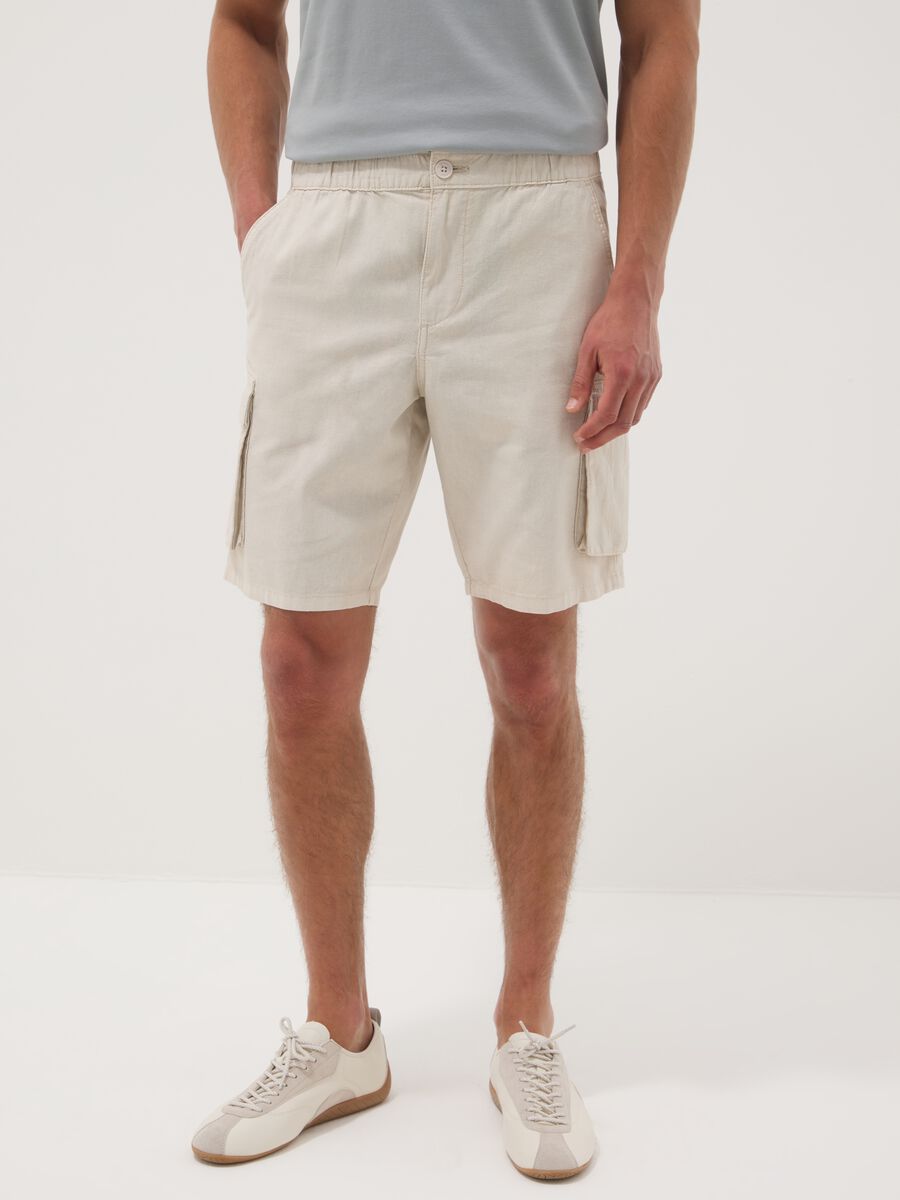 Beige cargo bermuda shorts in a linen and cotton blend_2