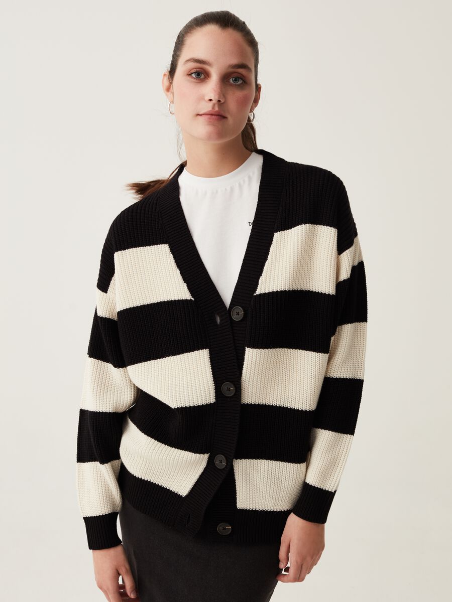 Cardigan a righe con scollo a V_0