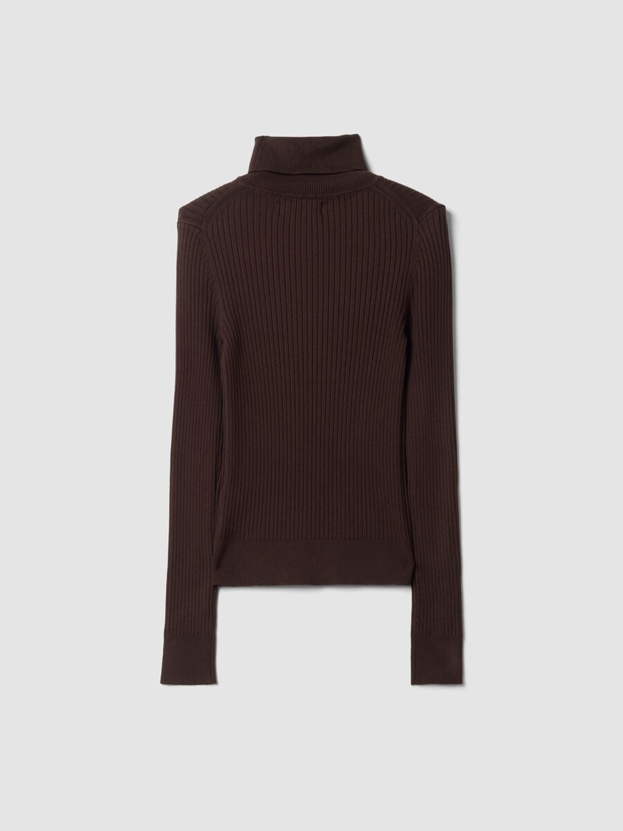 Maglia marrone in misto viscosa a costine dolcevita_2
