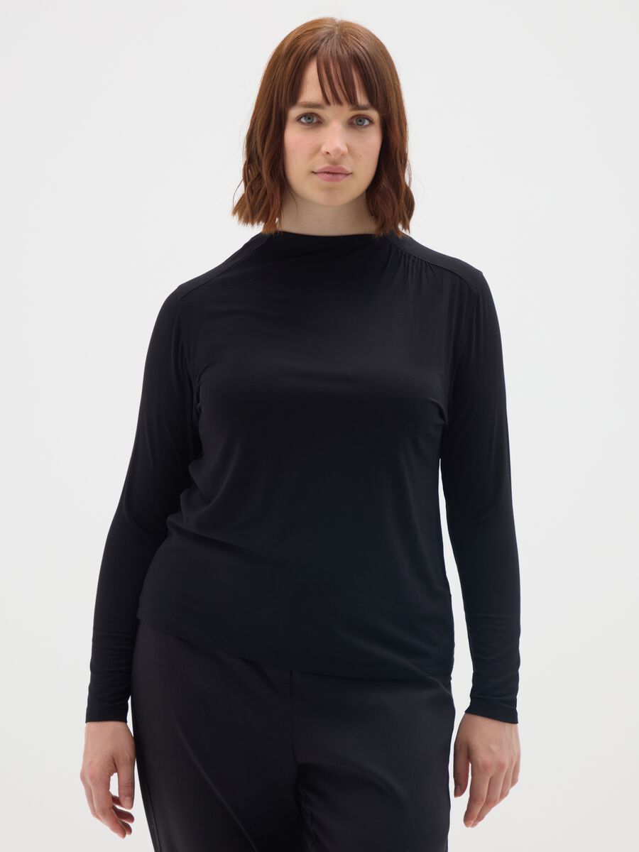 Maglia nera a maniche lunghe con collo a lupetto_0