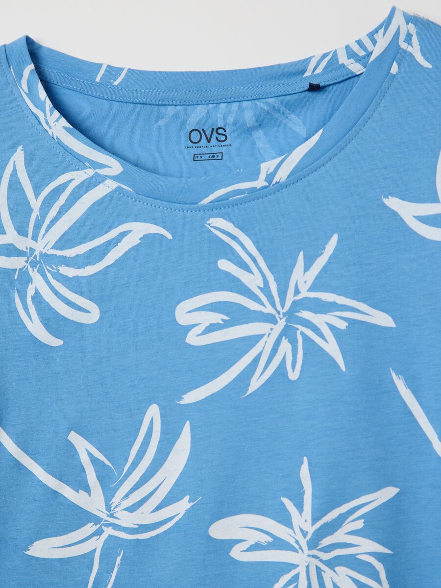 Light blue T-shirt with floral print_5