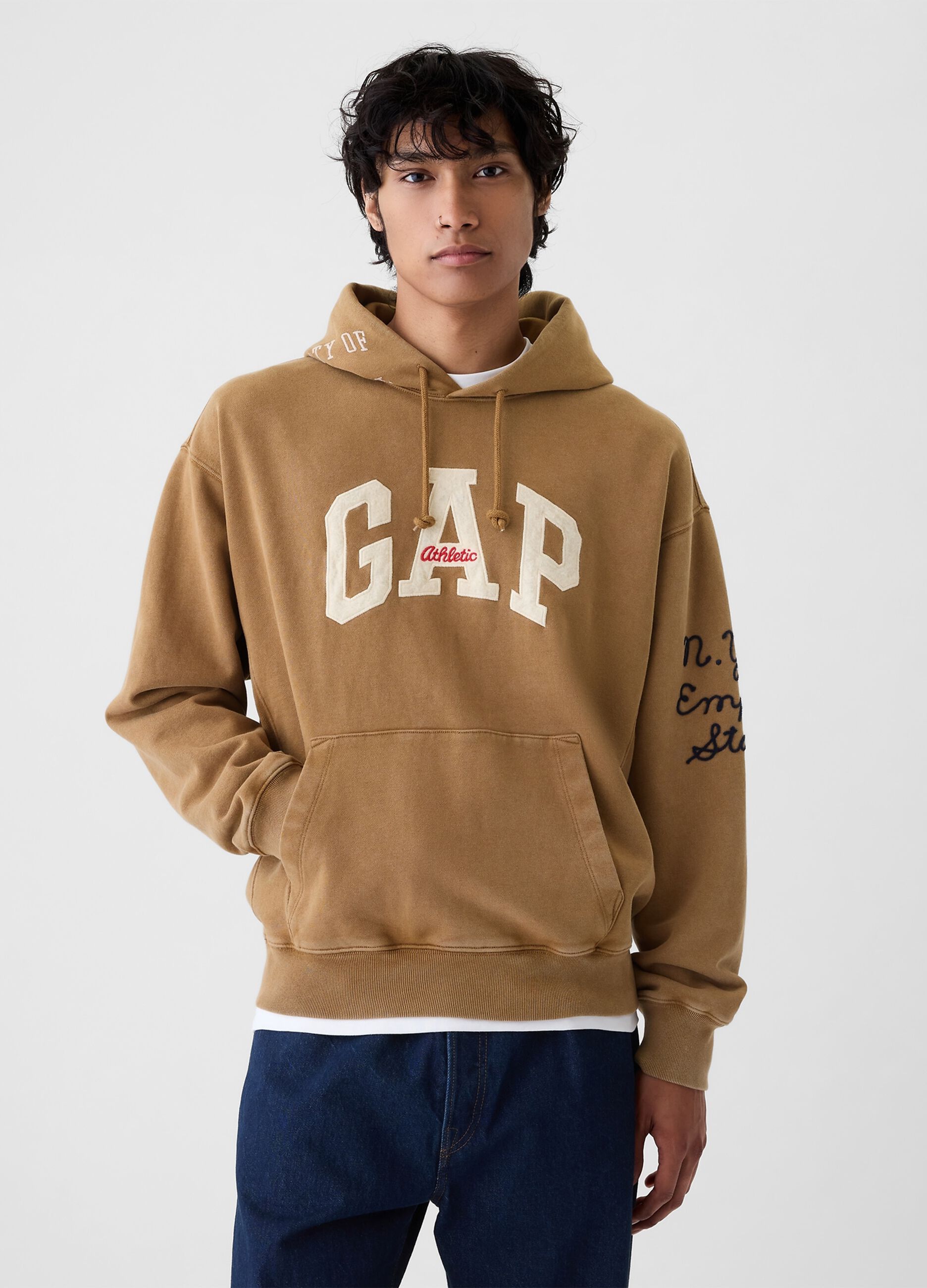 Sweatshirt with hood and logo patch
