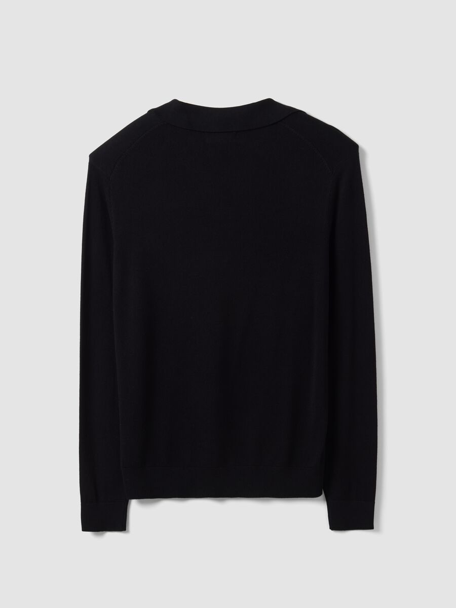 Polo nera in misto viscosa con scollo a V e colletto regular fit_2