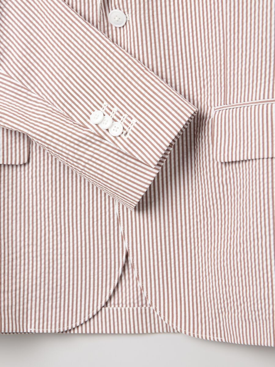 White and brown slim-fit blazer in striped seersucker_5