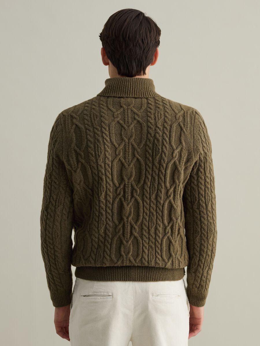 Pullover a trecce con collo alto_2
