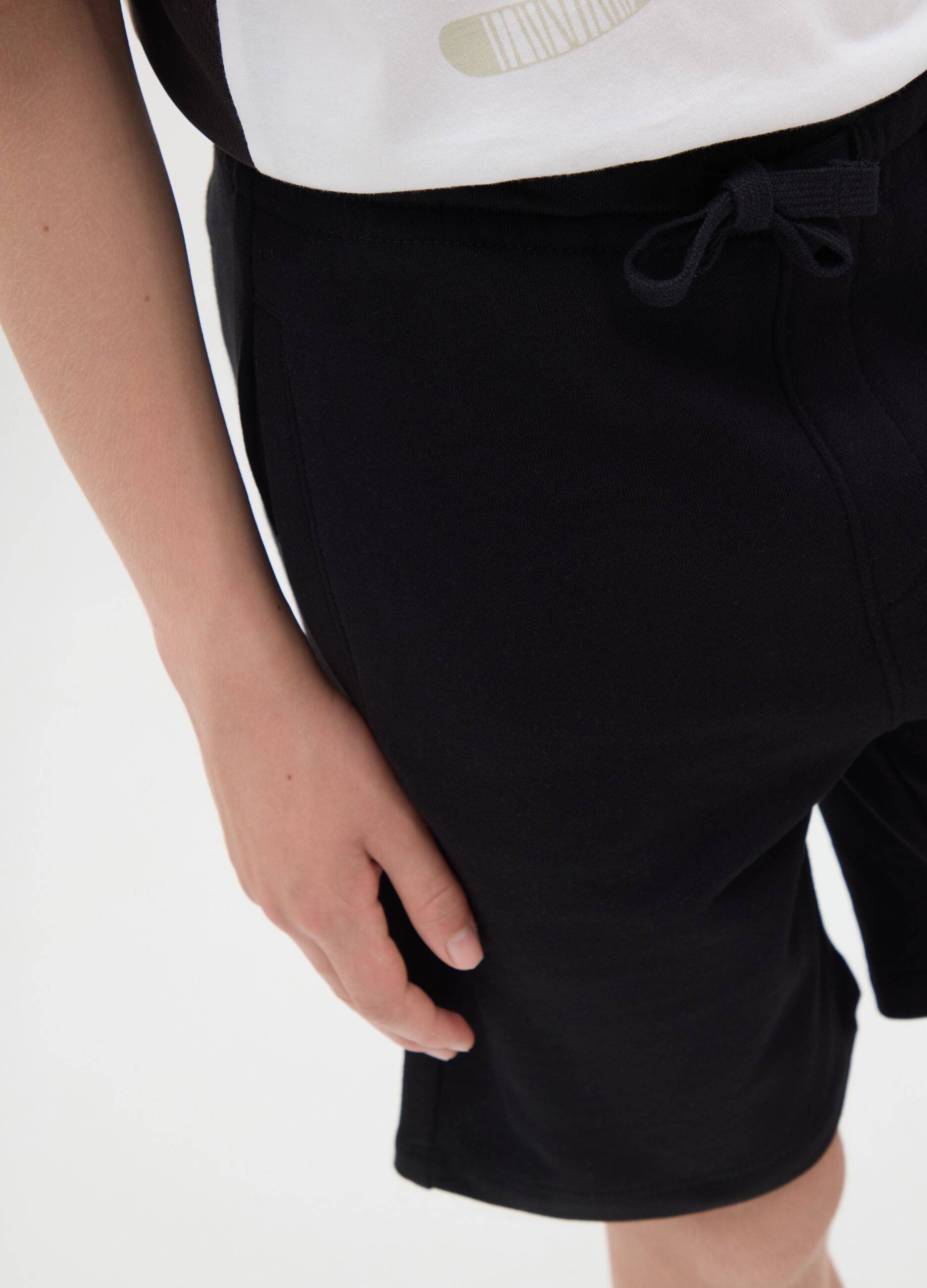 Pantaloni corti da ragazzo in puro cotone nero regular fit