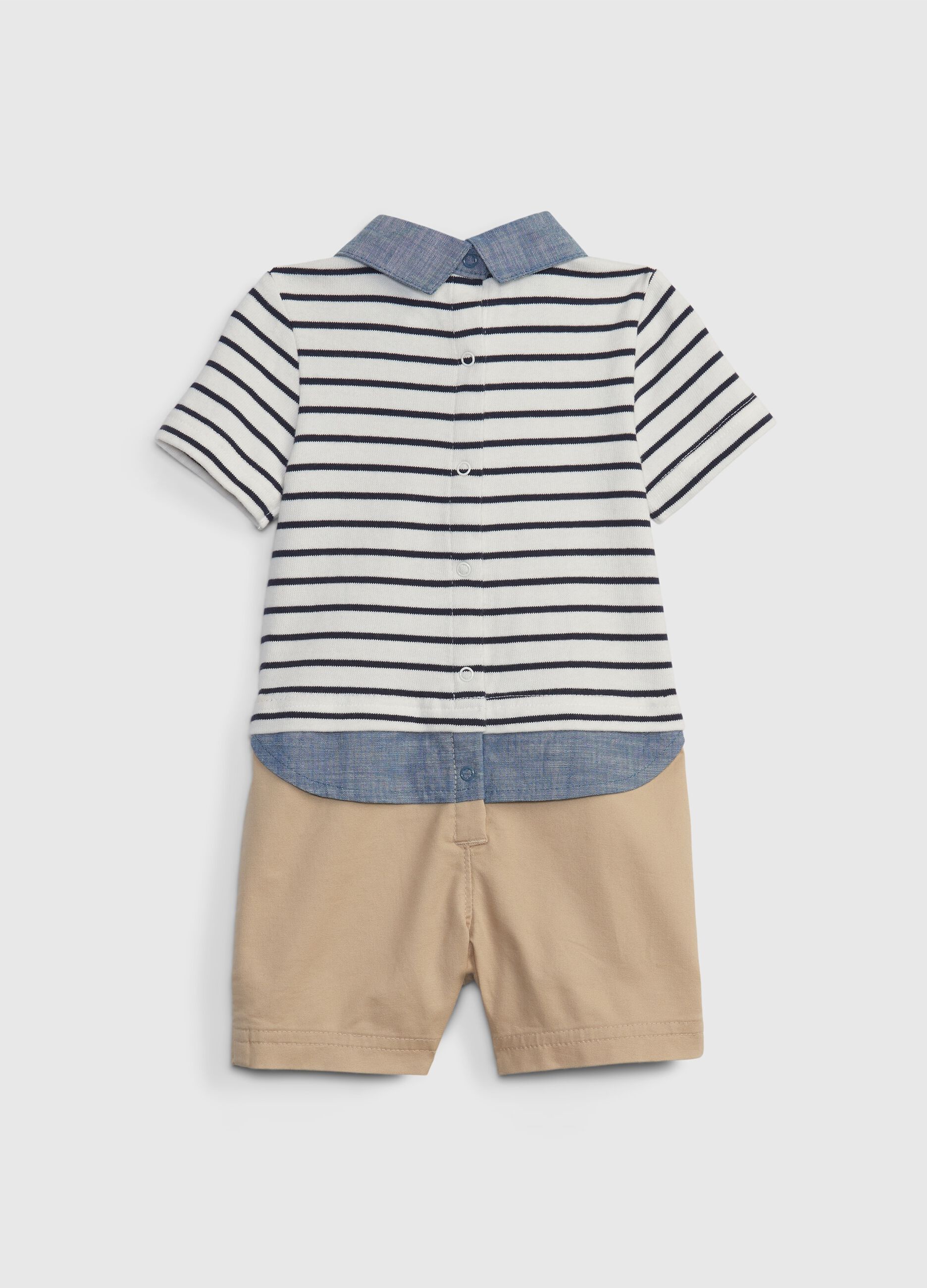 Set t-shirt con colletto e shorts