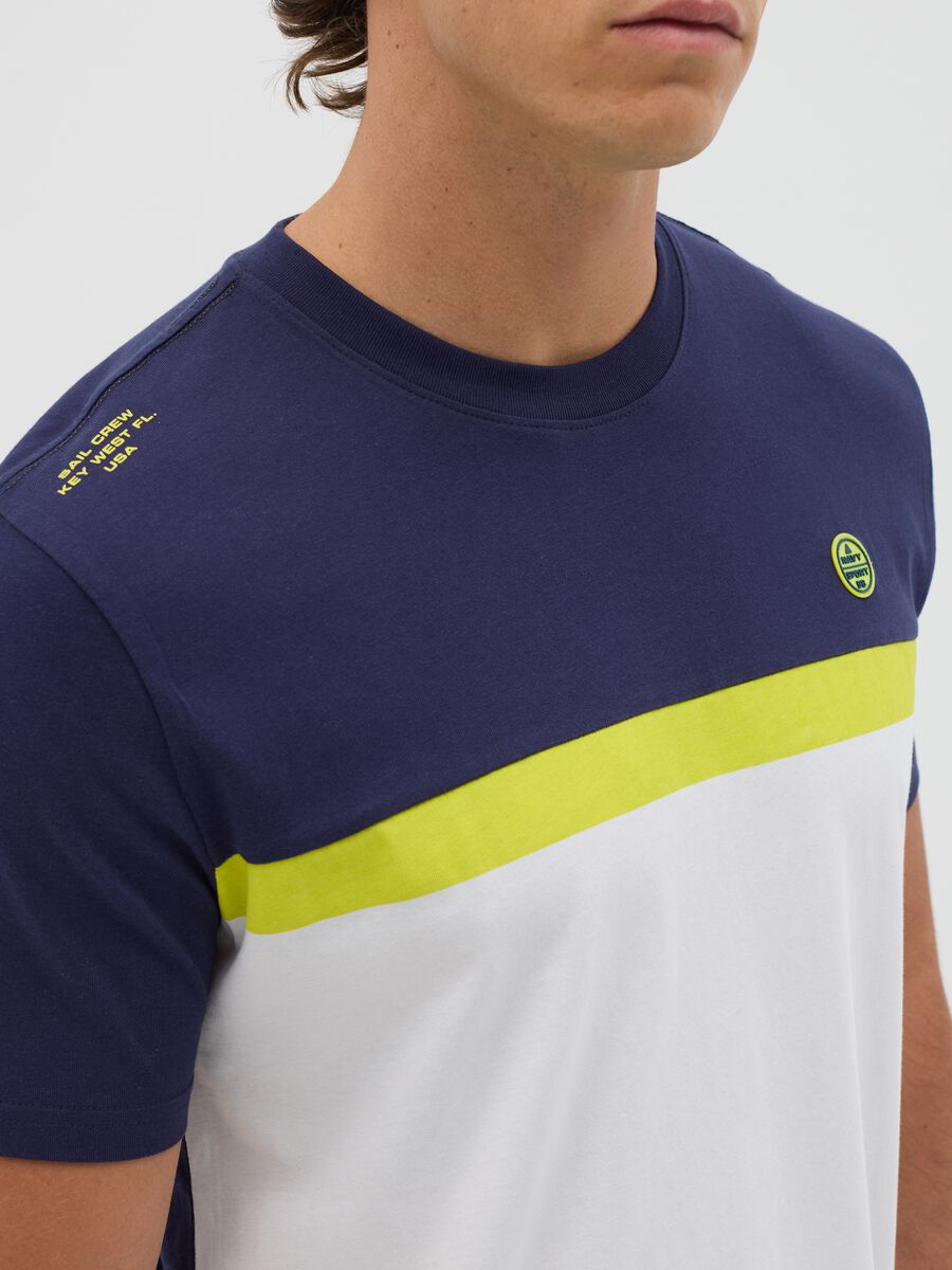 Colourblock T-shirt with contrasting details_2