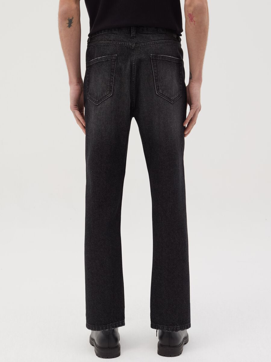 Carrot-fit jeans with fading_3