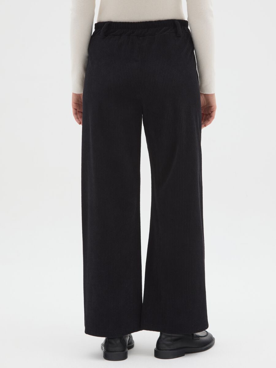 Pantaloni neri regular fit a coste_2