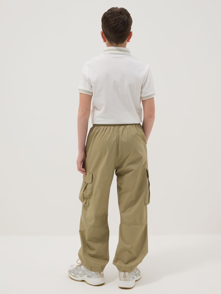 Beige cargo trousers in pure cotton regular fit for boys_2