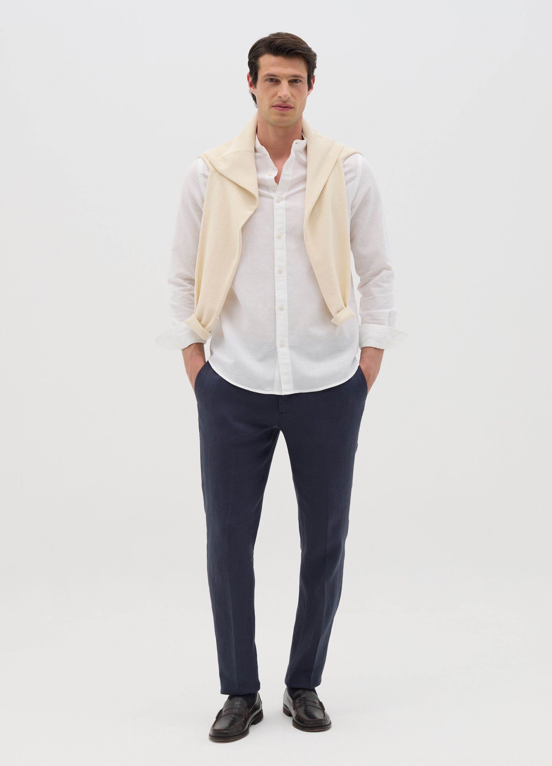 Men’s blue slim-fit trousers in 100% linen