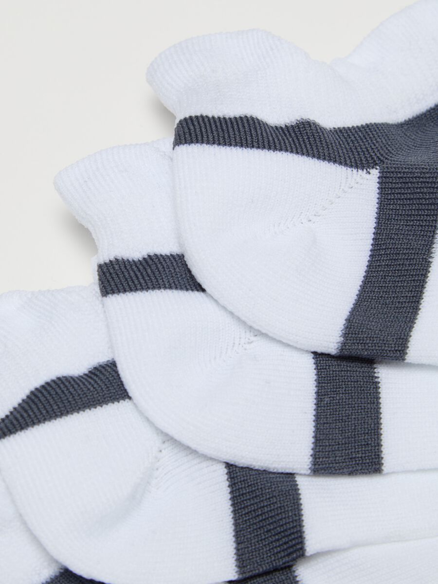 Three-pair pack stretch sneaker liners_1