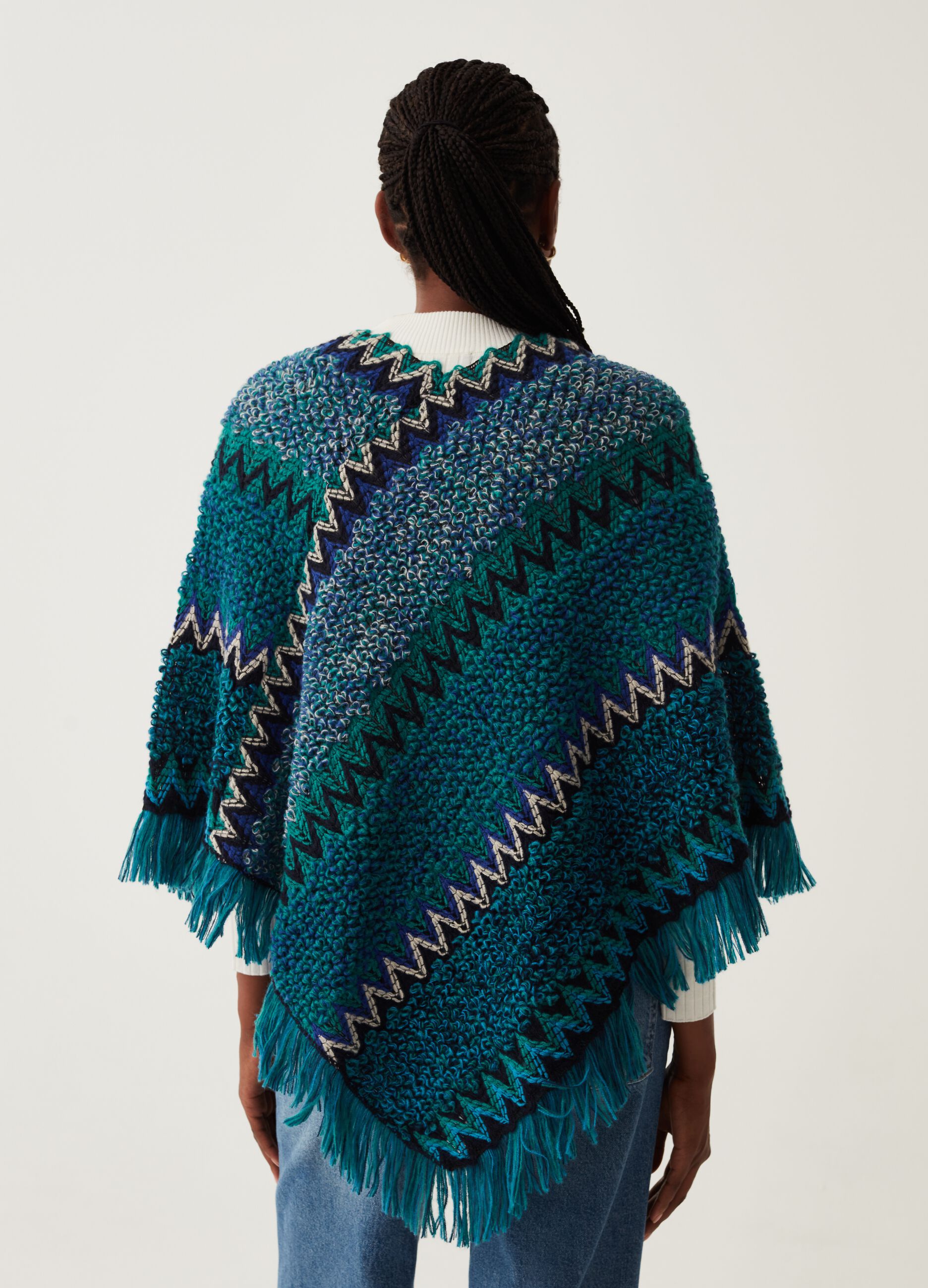 Poncho effetto boucle con motivo etnico_2