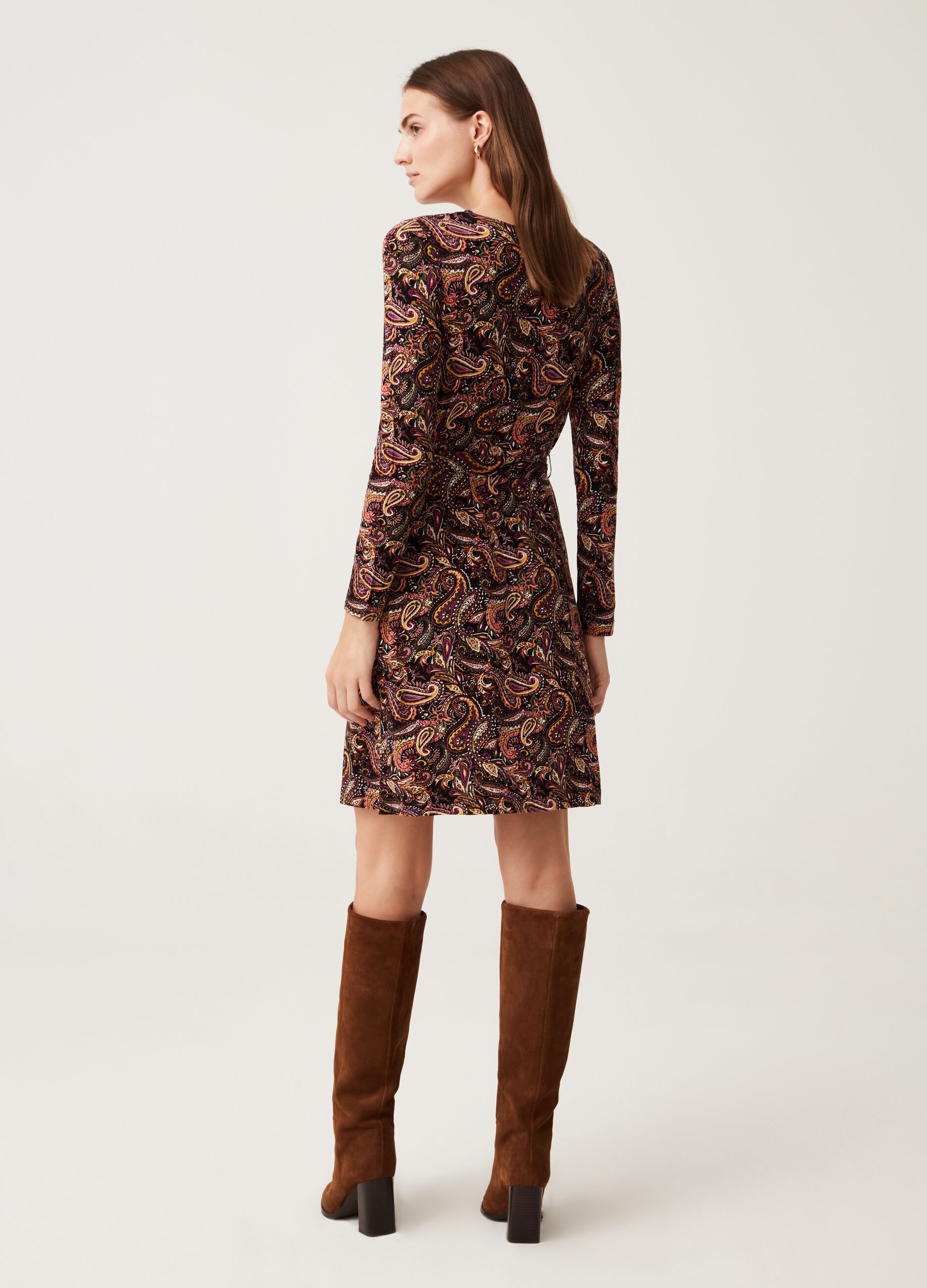 Abito con cintura fantasia paisley