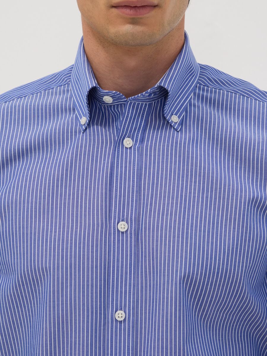 Camicia blu in misto cotone con collo botton down slim fit easy iron_1