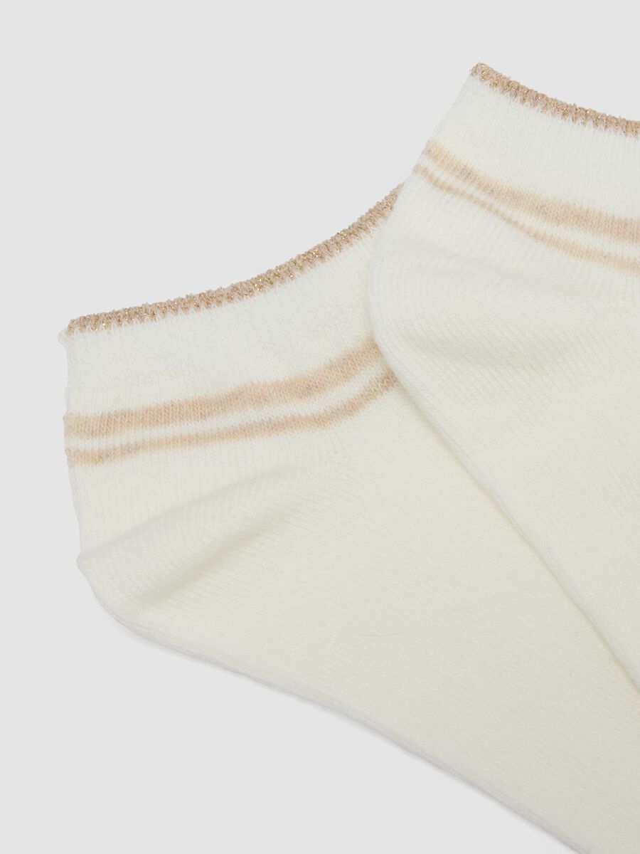 White ankle socks in stretchy cotton blend with stripes_2