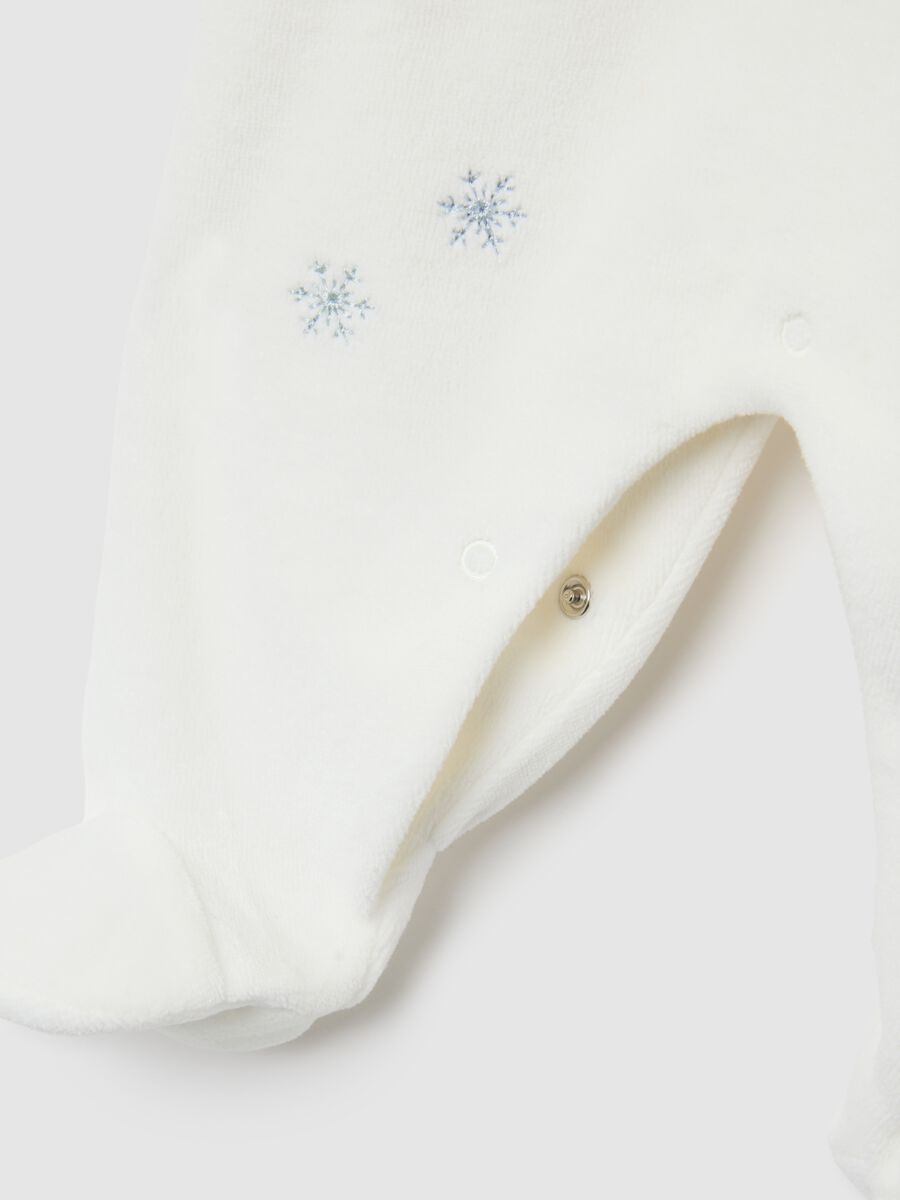 Newborn cotton and velour white romper with buttons_3
