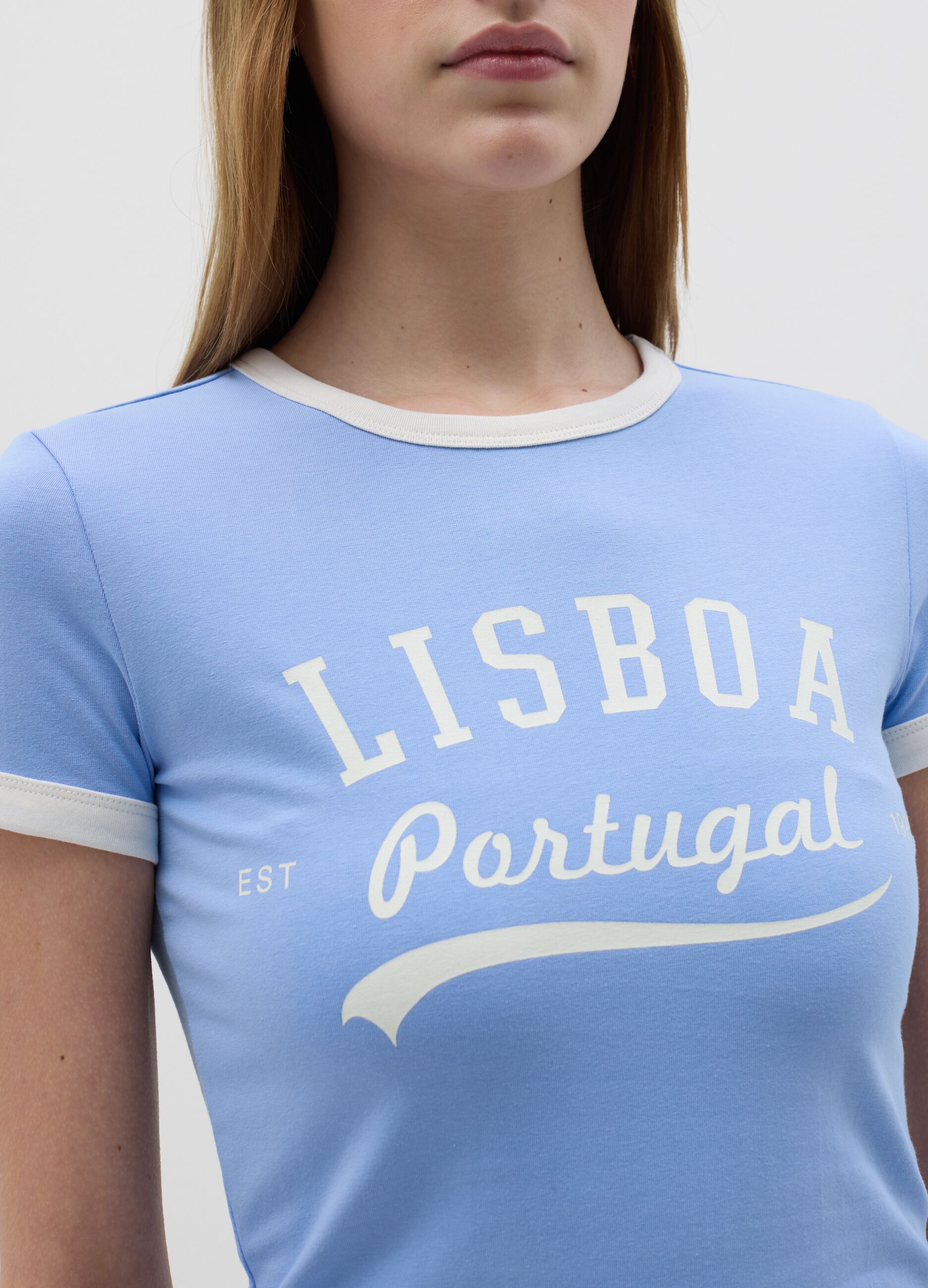 T-shirt with contrasting edging and print