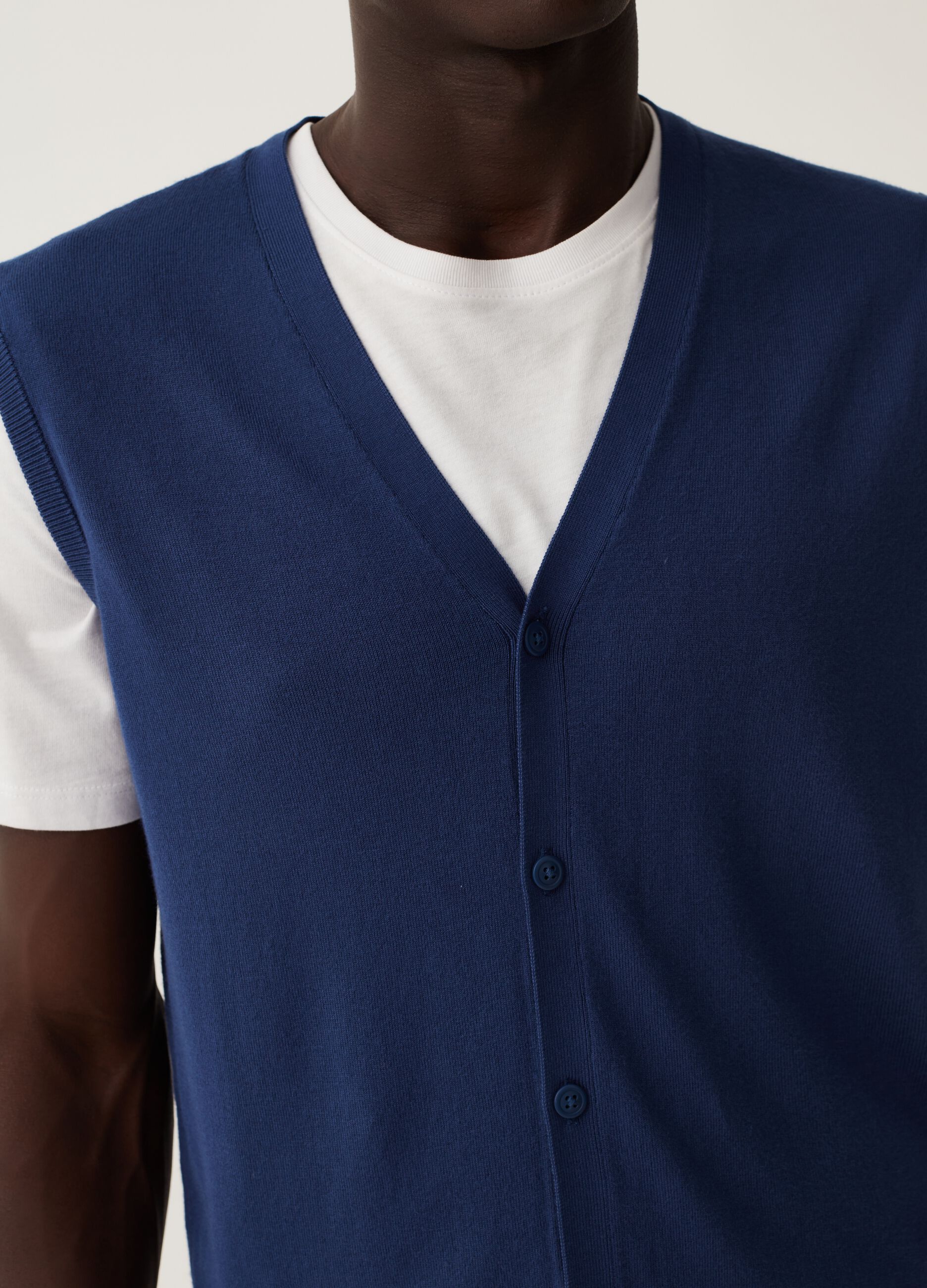 Gilet con scollo a V_3