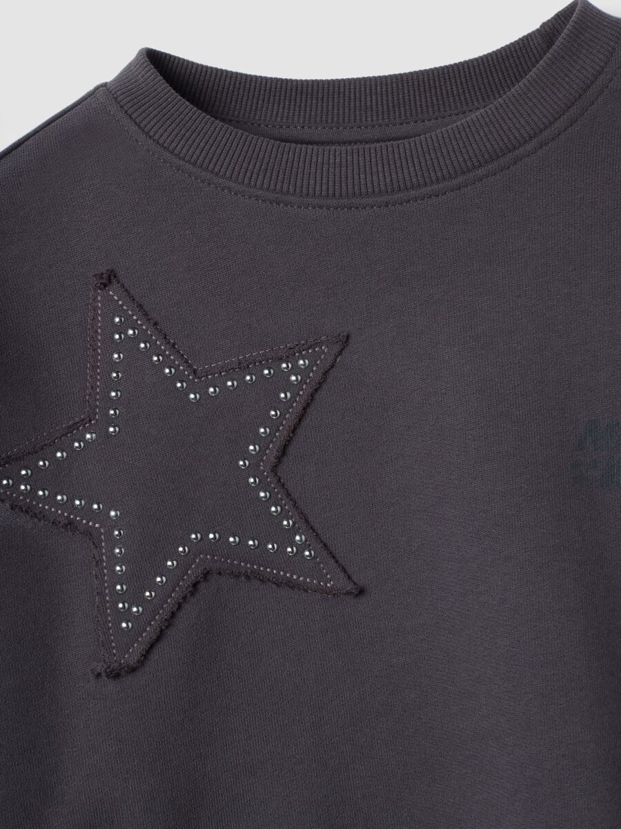 Felpa grigia in puro cotone con collo a costine e stampa stelle_2