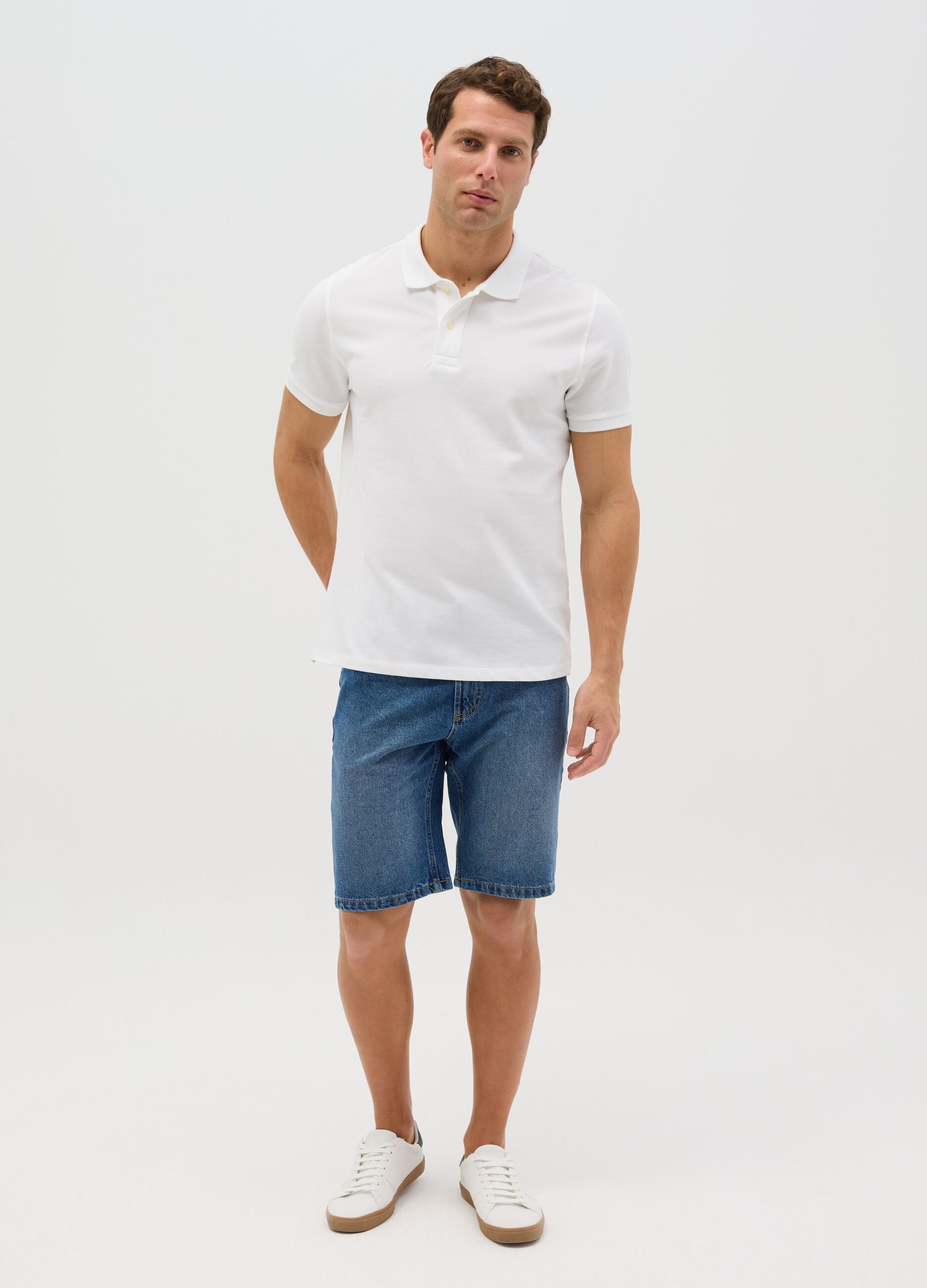 Light blue slim-fit Bermuda shorts in denim
