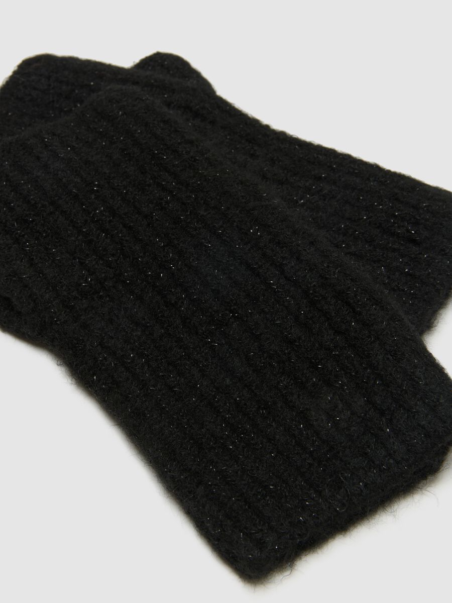 Black knitted fingerless gloves_2