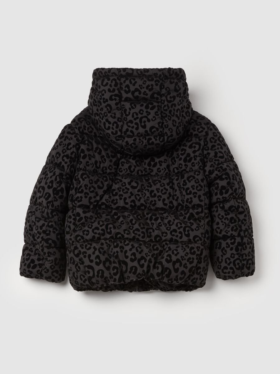 Piumino in fantasia animalier con cappuccio_1