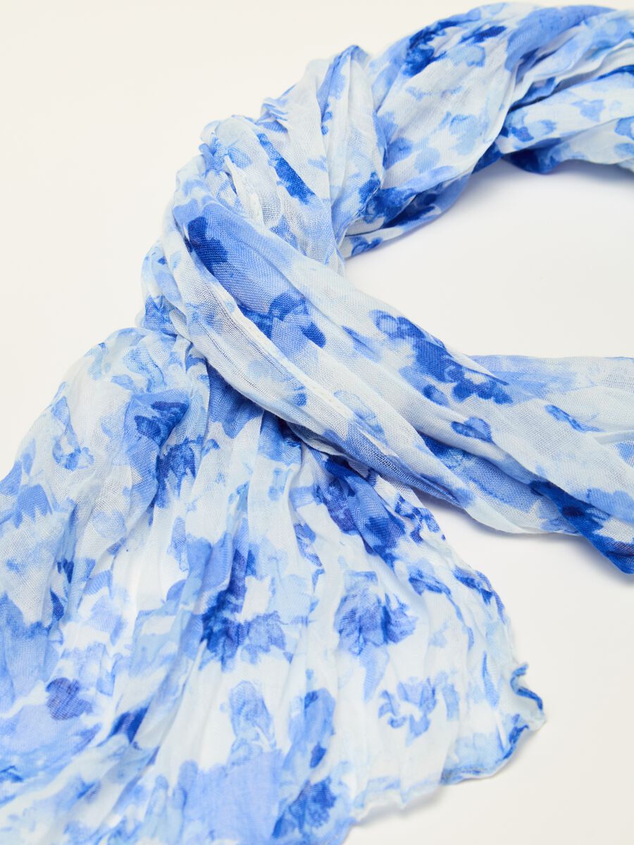 Crinkle-effect scarf with all-over print_2