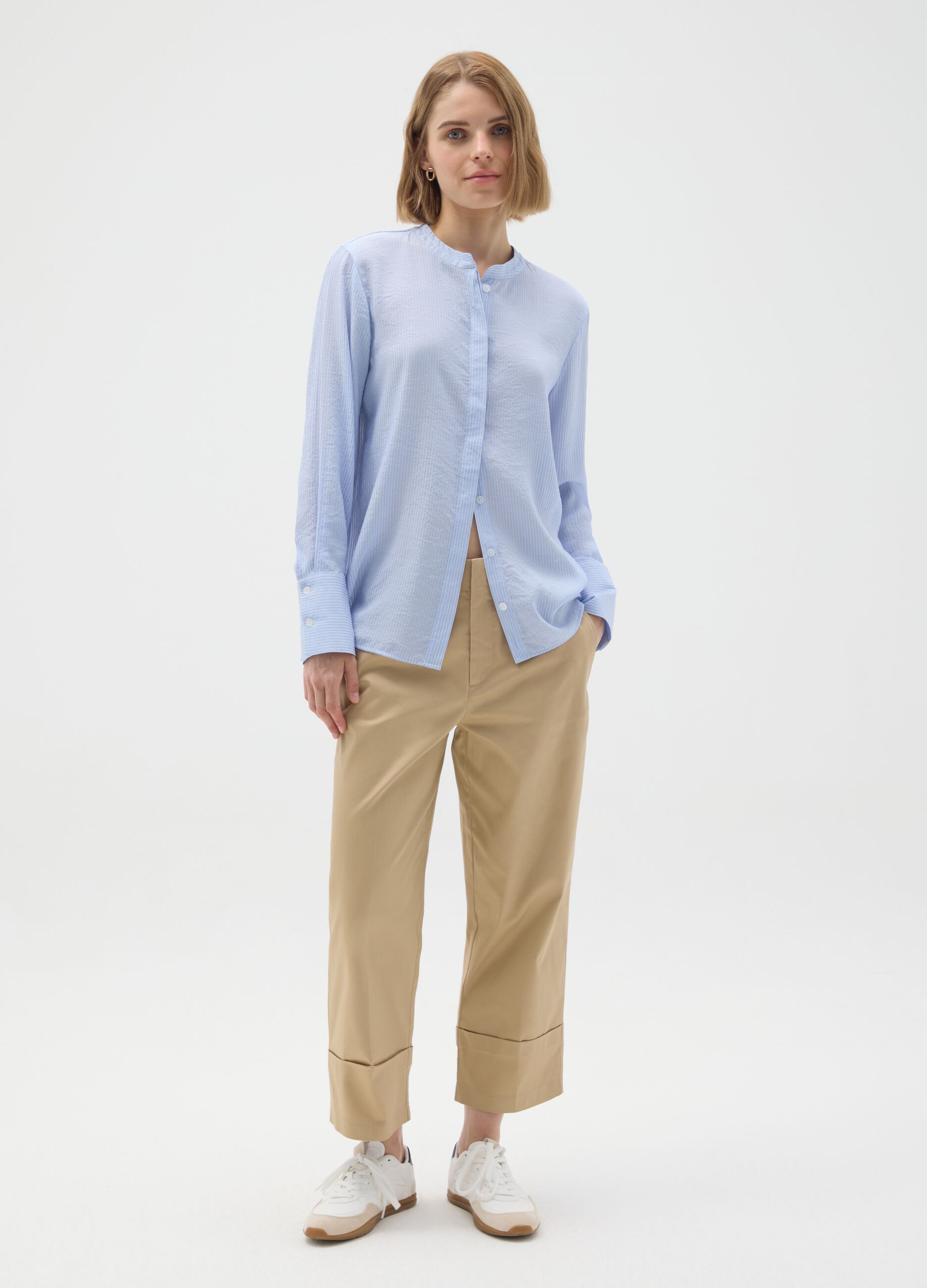 Camicia azzurra a maniche lunghe con collo coreano
